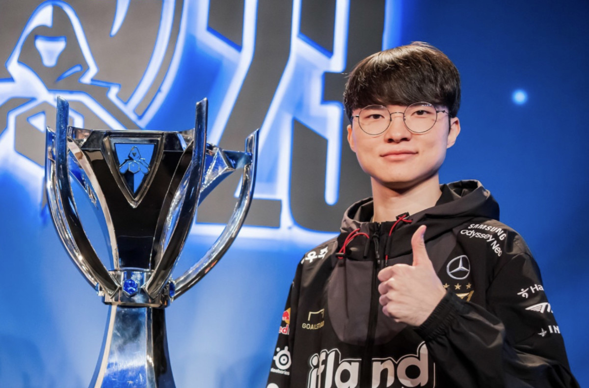 faker thumbs up 1